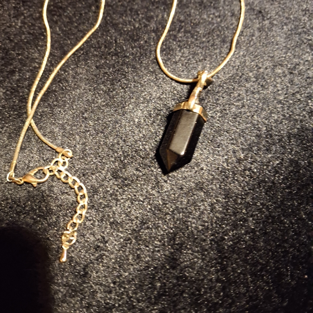 Elegant Black and Gold Pendant Necklace